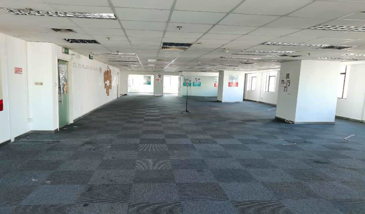景鸿大厦3，4，9号线宜山路地铁口　精装修带家具　高区半层