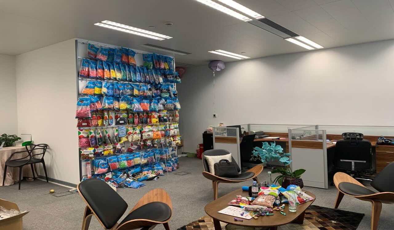 上海绿地中心徐汇滨江，龙华中路地铁站，精装修带家具