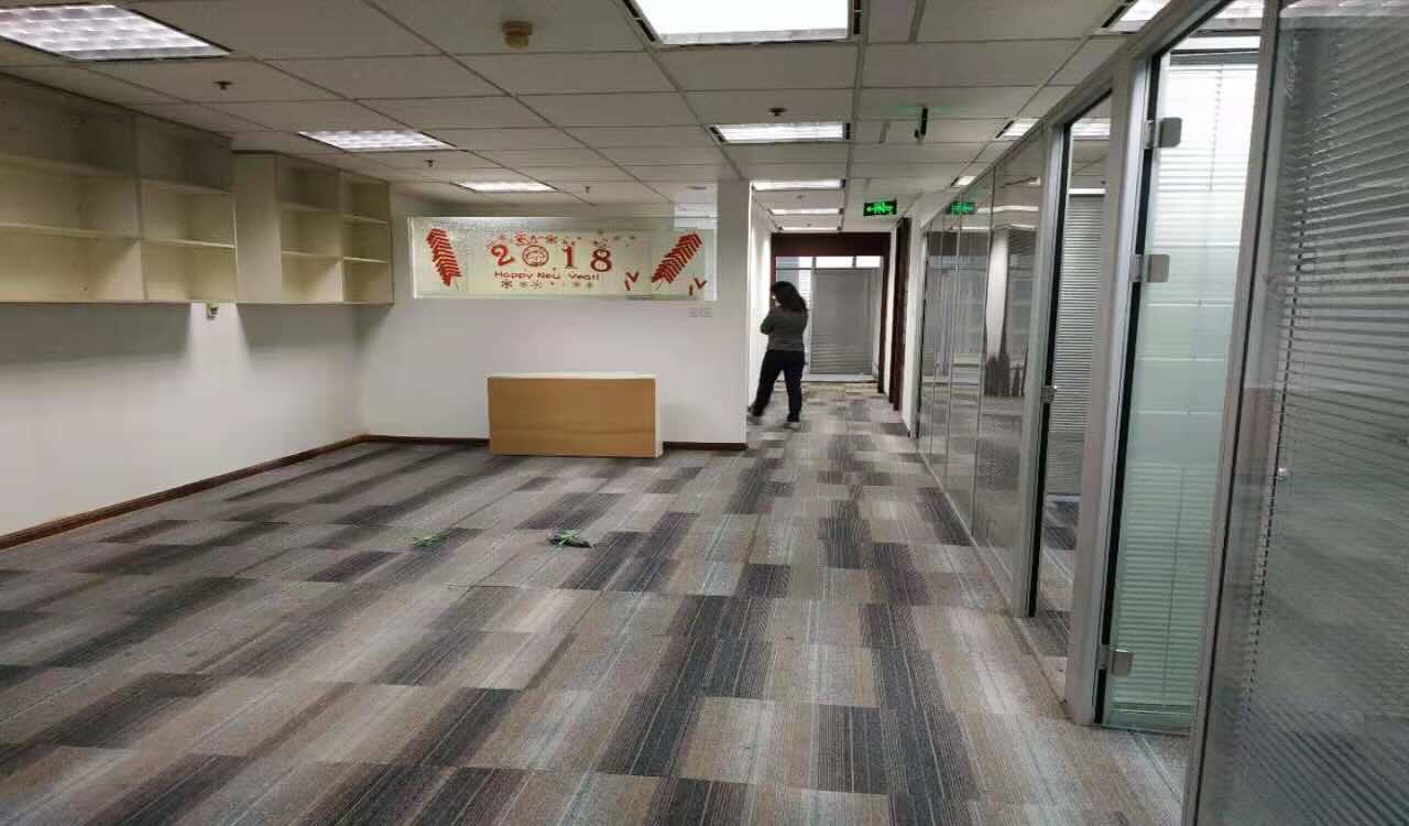 新上海国际大厦354平米办公室出租_5.59元/m²/天