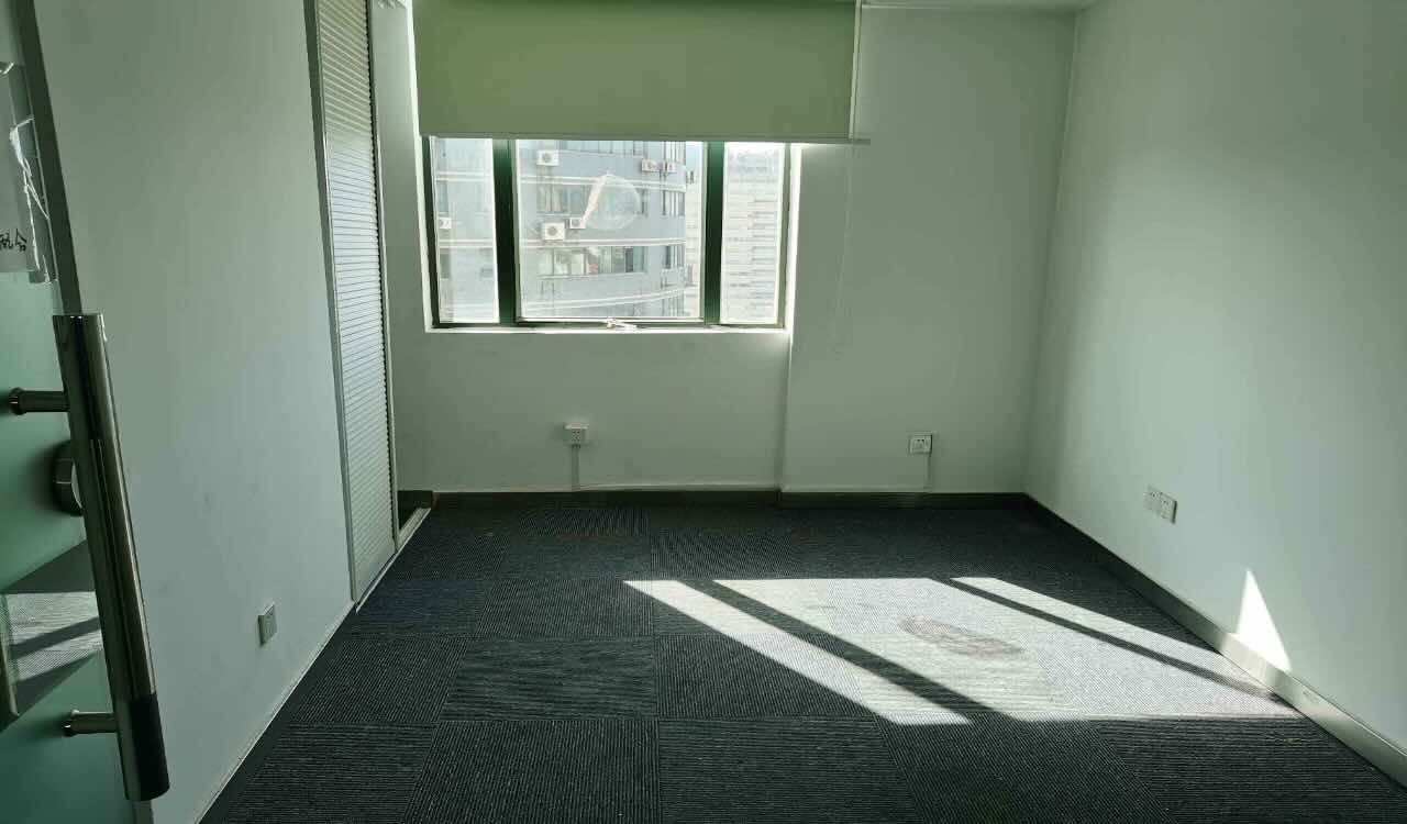 景鸿大厦3，4，9号线宜山路地铁口　精装修带家具　高区半层