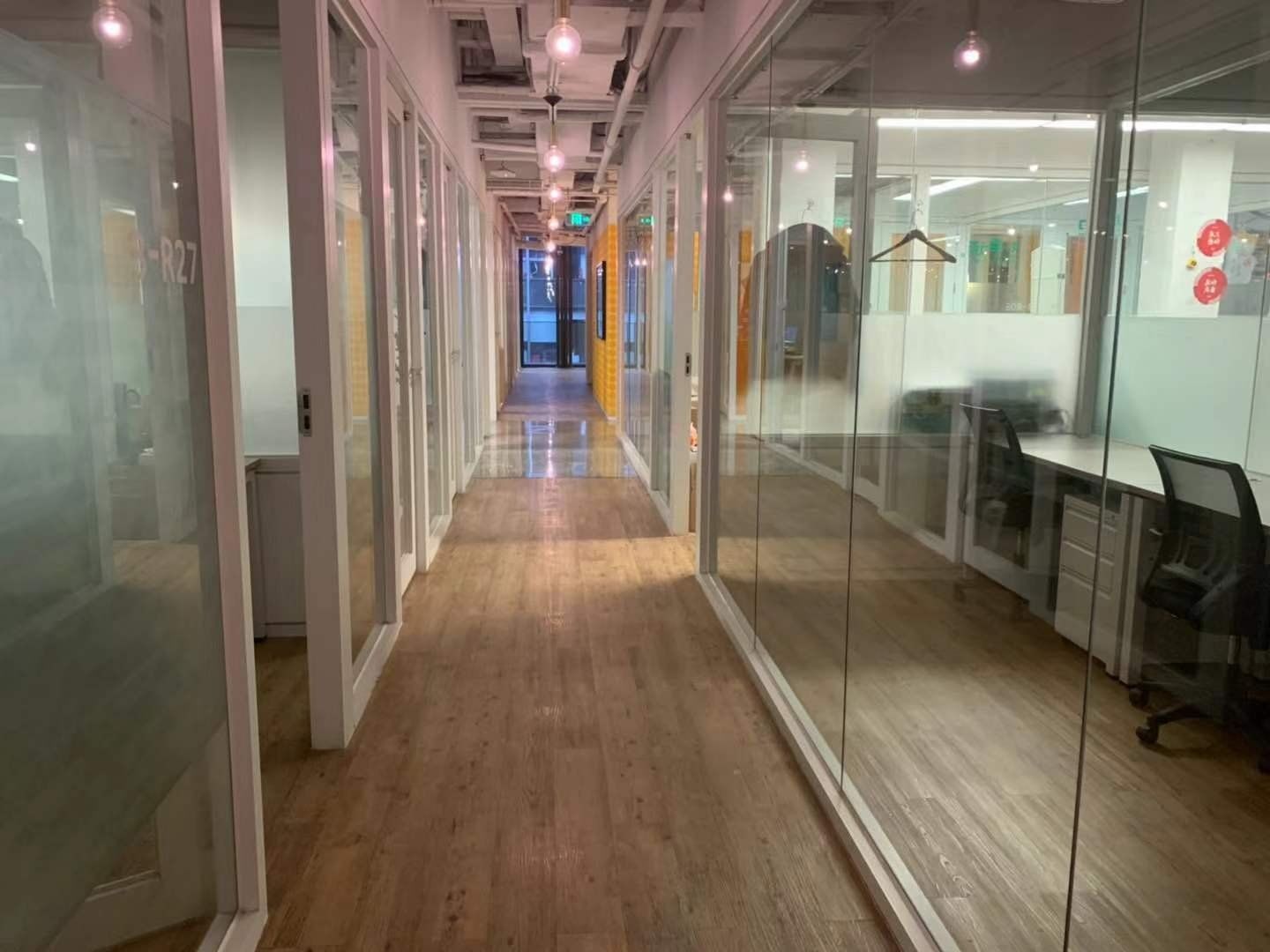 SOHO复兴广场新天地SOHO复兴广场正对电梯厅带装修　