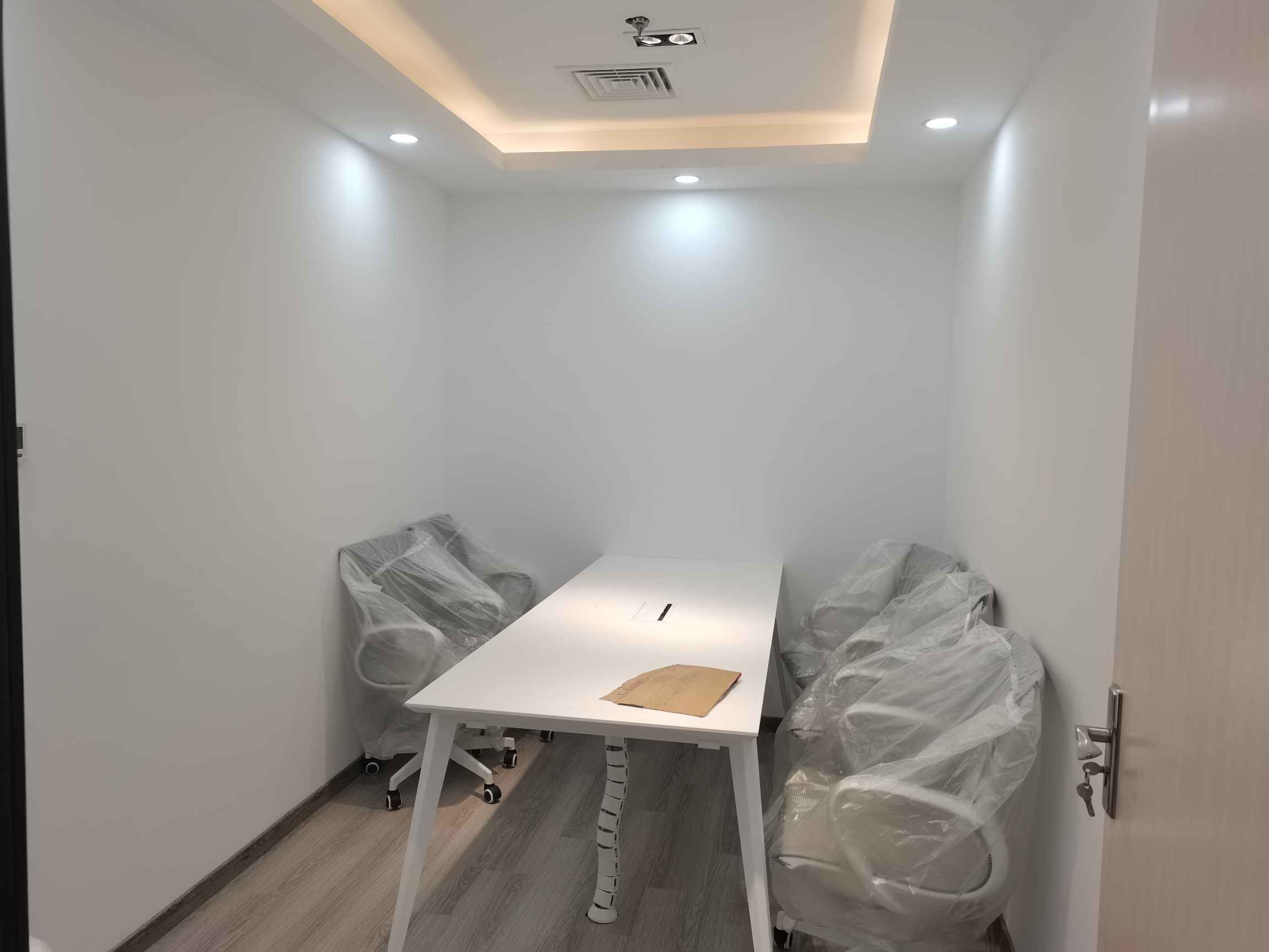 华能联合大厦陆家嘴，华能联合大厦精装修带家具，拎包入住