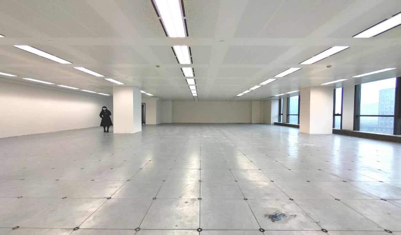 东方万国企业中心金桥地标配套好，精装交付，赠免租期