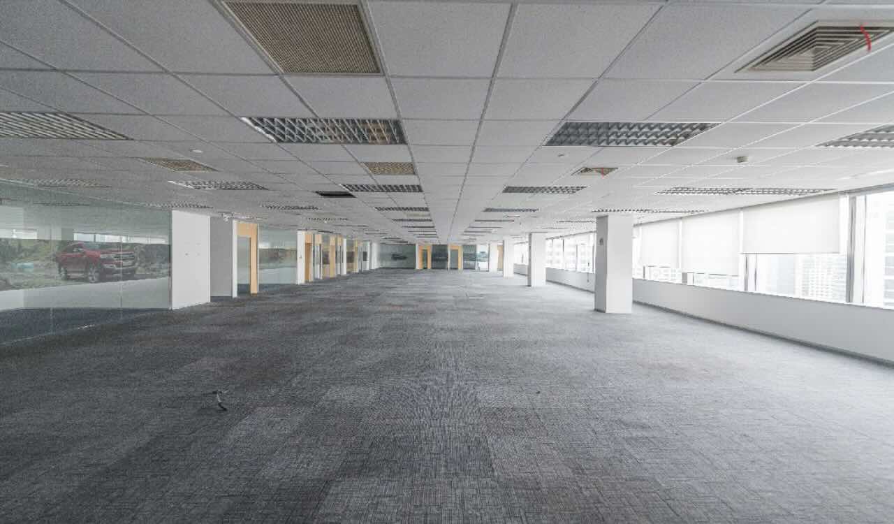 上海信息大楼陆家嘴地段，有装修家具现房出租随时可看