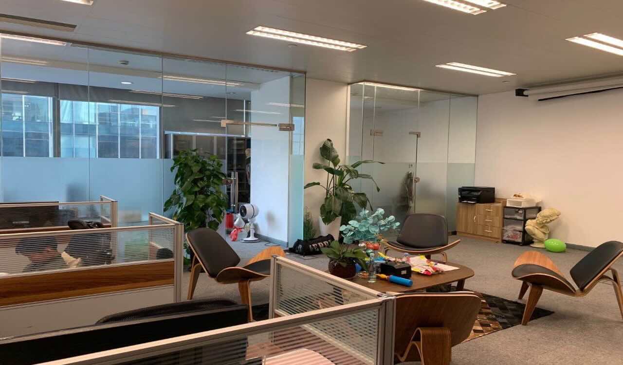 徐汇滨江，龙华中路地铁站，精装修带家具