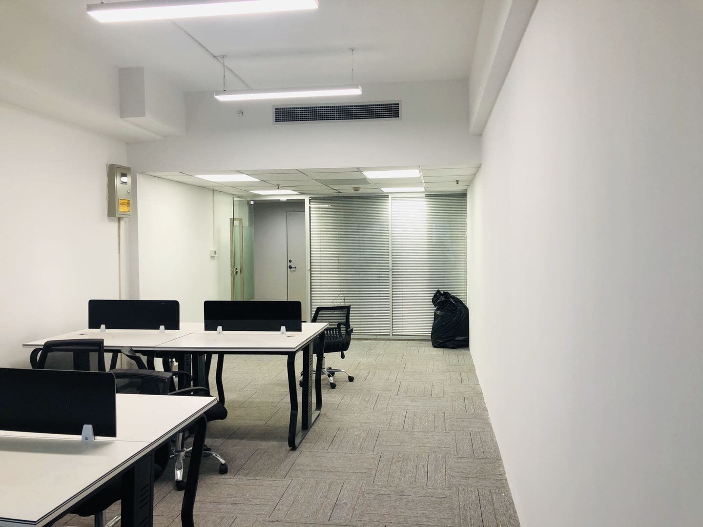 鸿运大厦武宁路鸿运大厦，精装小户型，拎包办公，看房随时