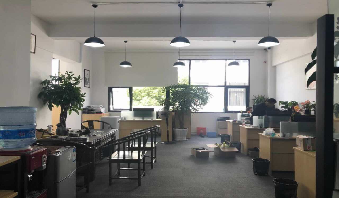 普陀长风生态商务区，长征坊100平，户型方正，采光好