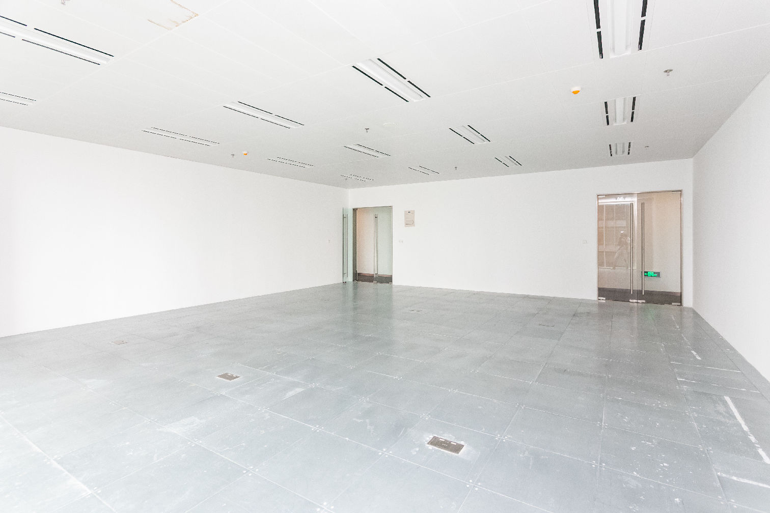 中庚环球创意中心1号线莲花路地铁站，户型方正，品质高端，采光充足