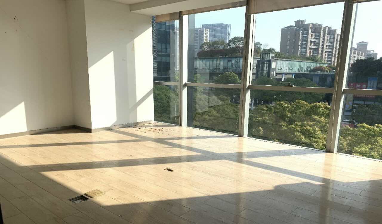 绿地蓝海1号线莘庄站，155平装修带隔断，落地玻璃窗采光充足