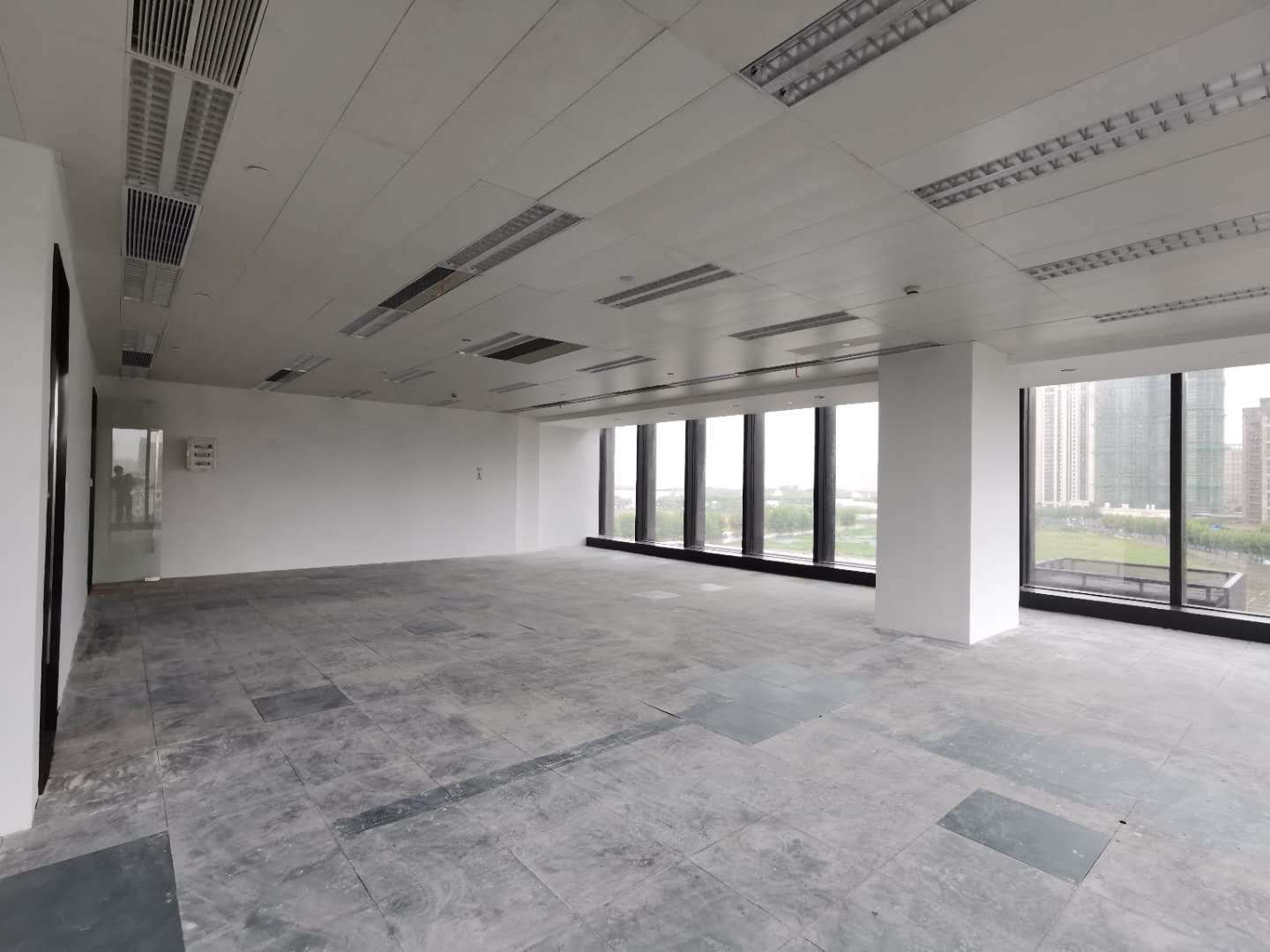 上海绿地中心近7，12号线　徐汇滨江上海绿地中心可看江，格局方正