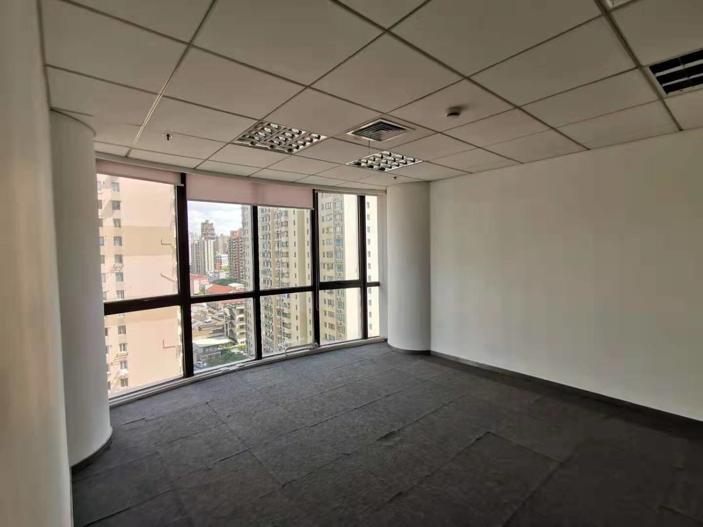 东吴证券大厦陆家浜路商圈，近地铁精装修带家具，户型正