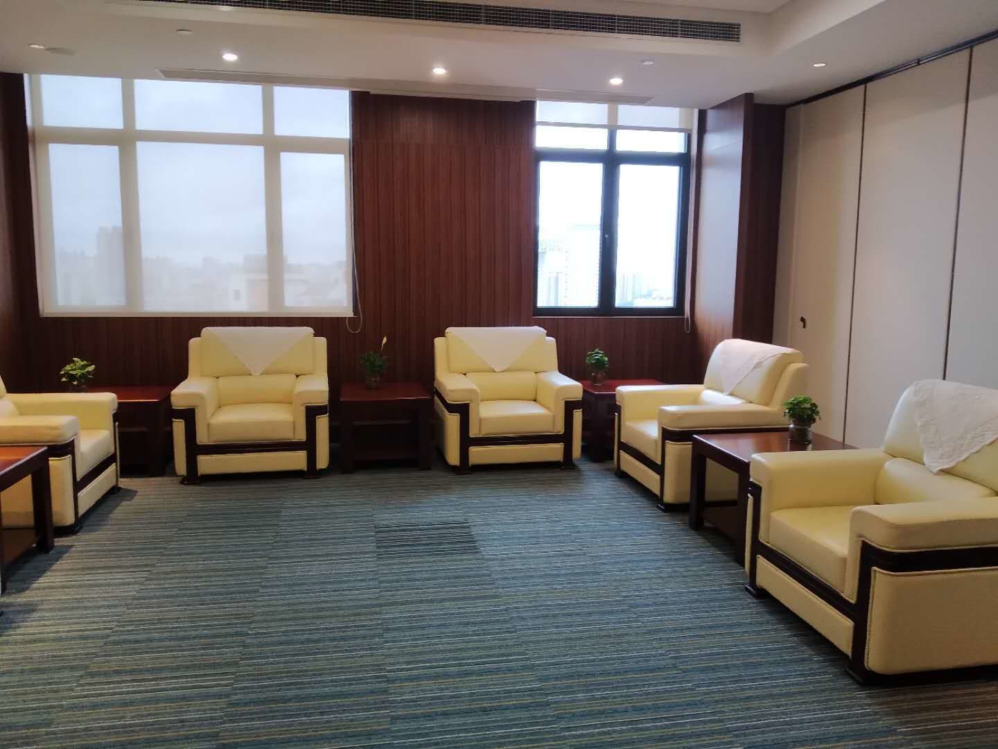 银亿滨江中心银亿滨江中心高区整层1100豪华装修拎包入住看江景