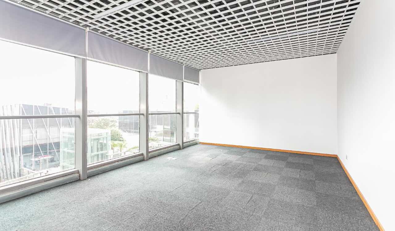龙湖虹桥天街虹桥商务区，龙湖天街195平，精装修带隔断出租