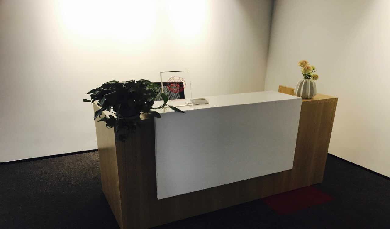 联洋芳甸路地铁口，陆家嘴金融街区