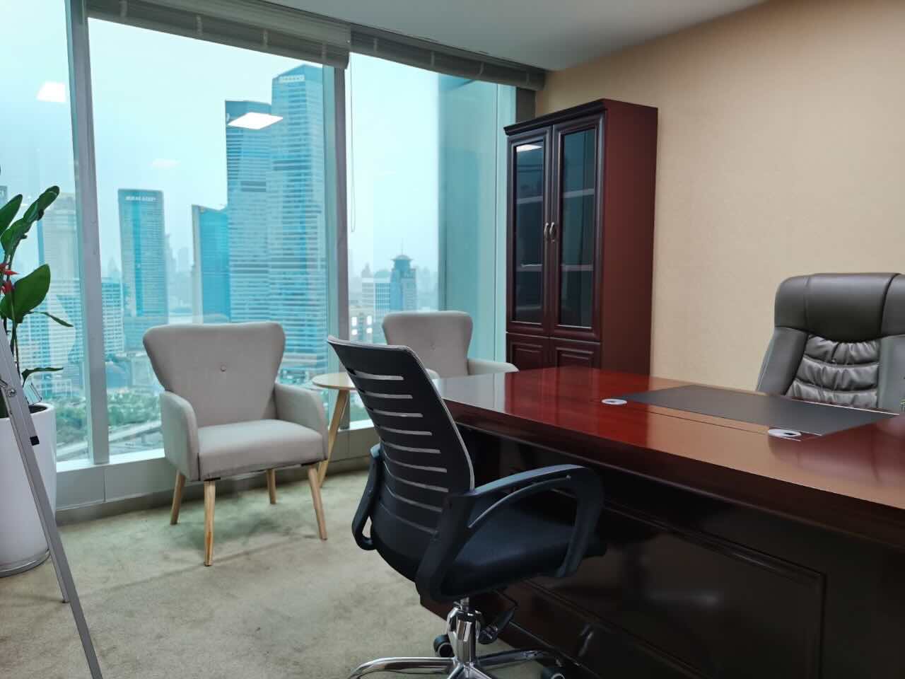 上海招商局大厦招商局大厦稀缺户型，正对电梯，看绿地，精装修带家具