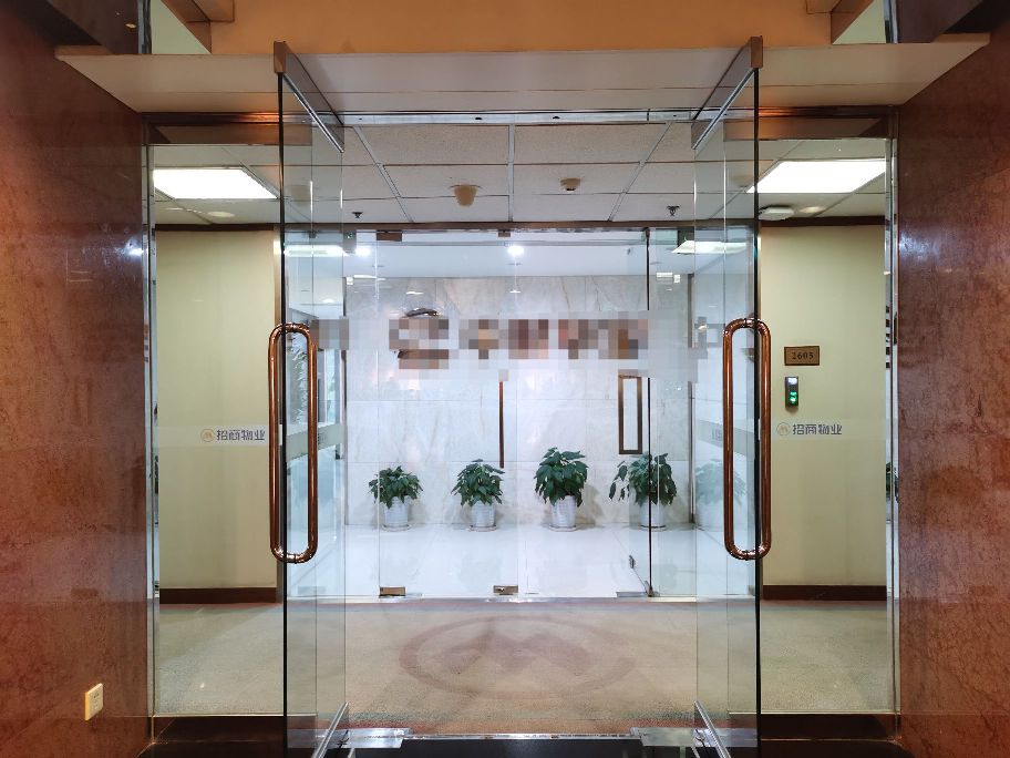 上海招商局大厦招商局大厦稀缺户型，正对电梯，看绿地，精装修带家具