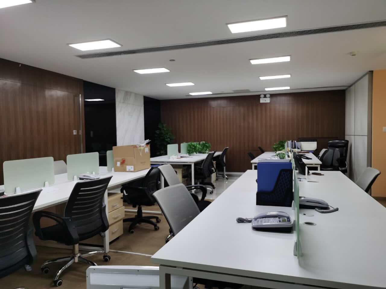 上海招商局大厦招商局大厦稀缺户型，正对电梯，看绿地，精装修带家具