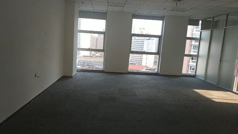 宝华城市晶典大厦长寿路 宝华城市经典大厦 320平 简装带2隔间 户型方正