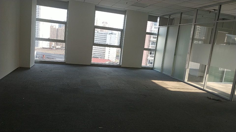 宝华城市晶典大厦321平米办公室出租_5.18元/m²/天
