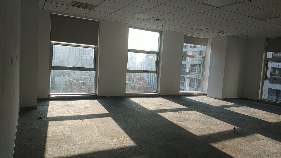 宝华城市晶典大厦102平米办公室出租_4.68元/m²/天