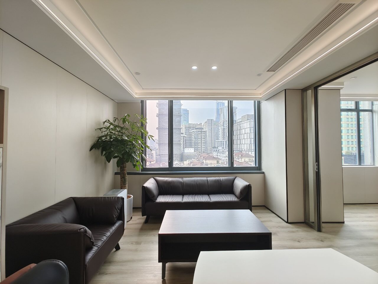 华设大厦2/10南京东路，华设大厦，390.48平米，精装修带家具