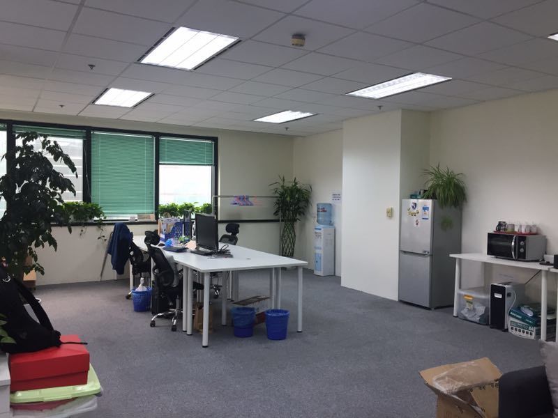 临近地铁，虹桥开发区，商业配套齐全，