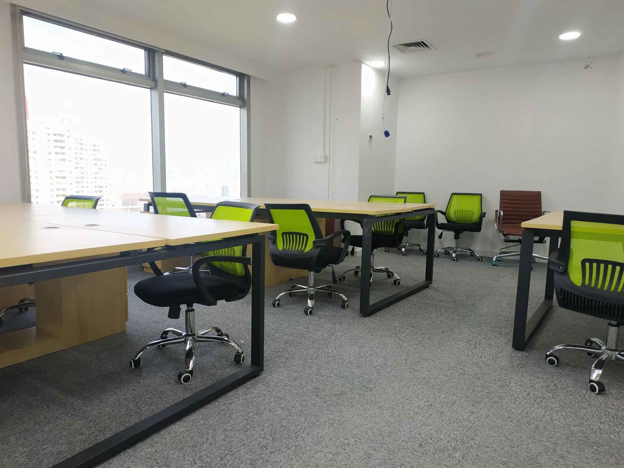 仲盛金融中心2号线娄山关路，精装全配带家具，高区采光好