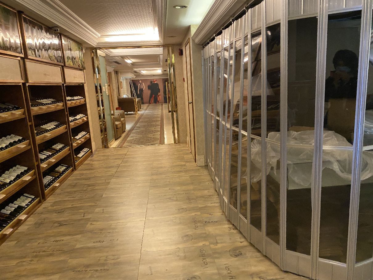 世贸商城世贸大厦，精装修多套房源面积分割出租。
