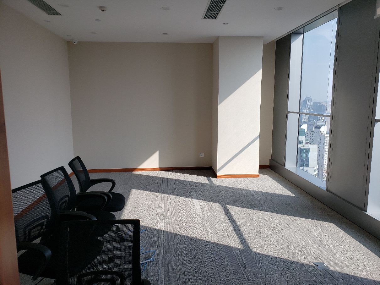 SOHO天山广场Soho天山顶楼整层带露台，精装带家具，2号线