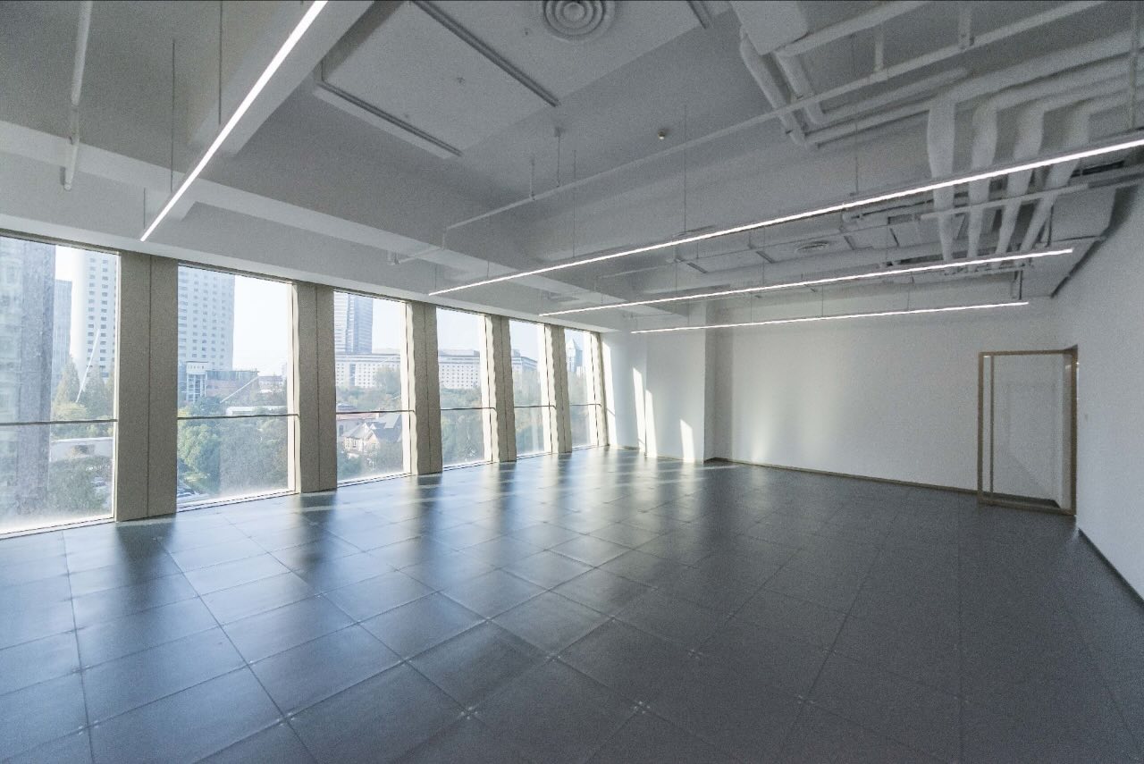 10号线伊犁路50米，古北soho，看公园全景