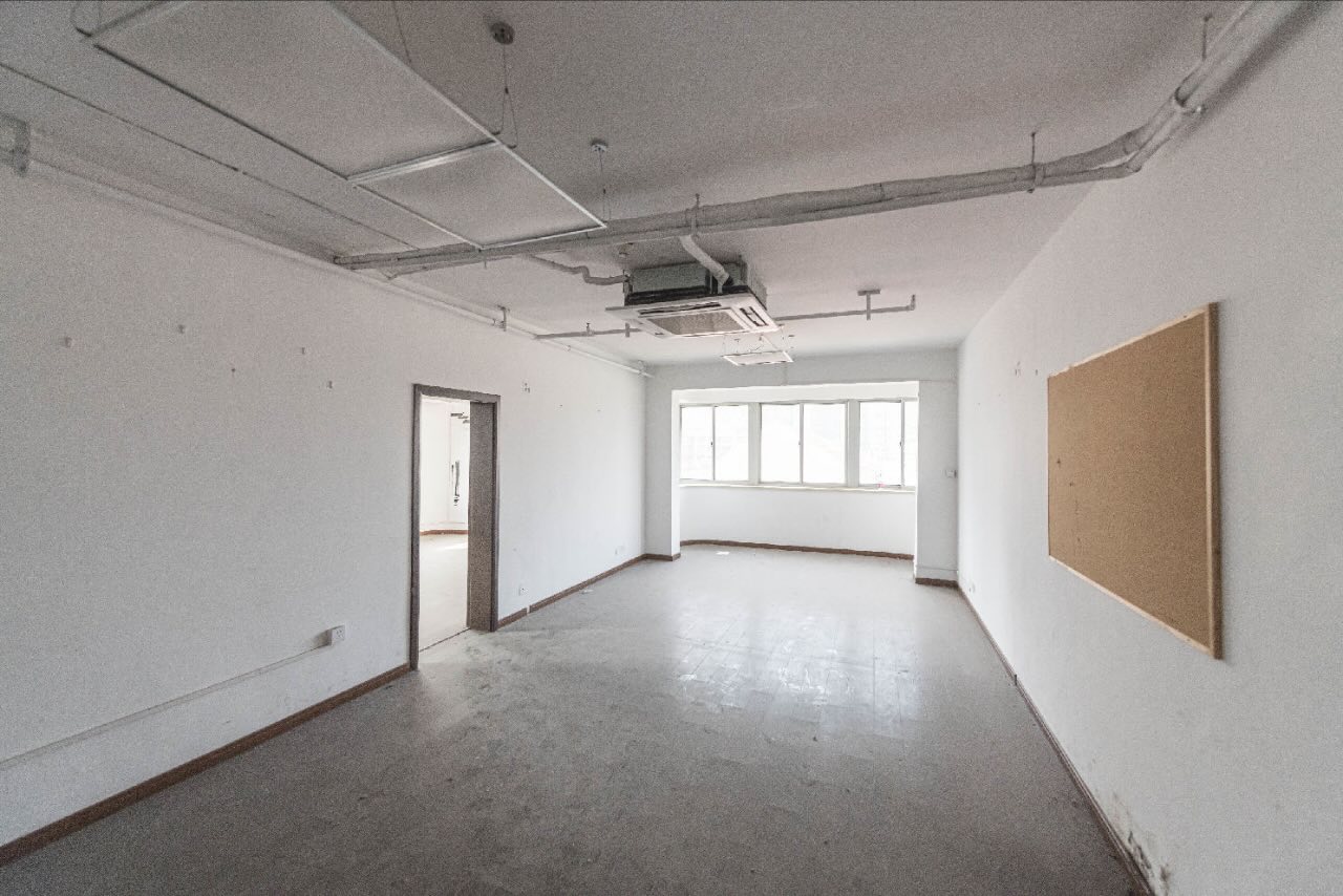 中西大厦江苏路中山公园双商圈，近地铁通上下水