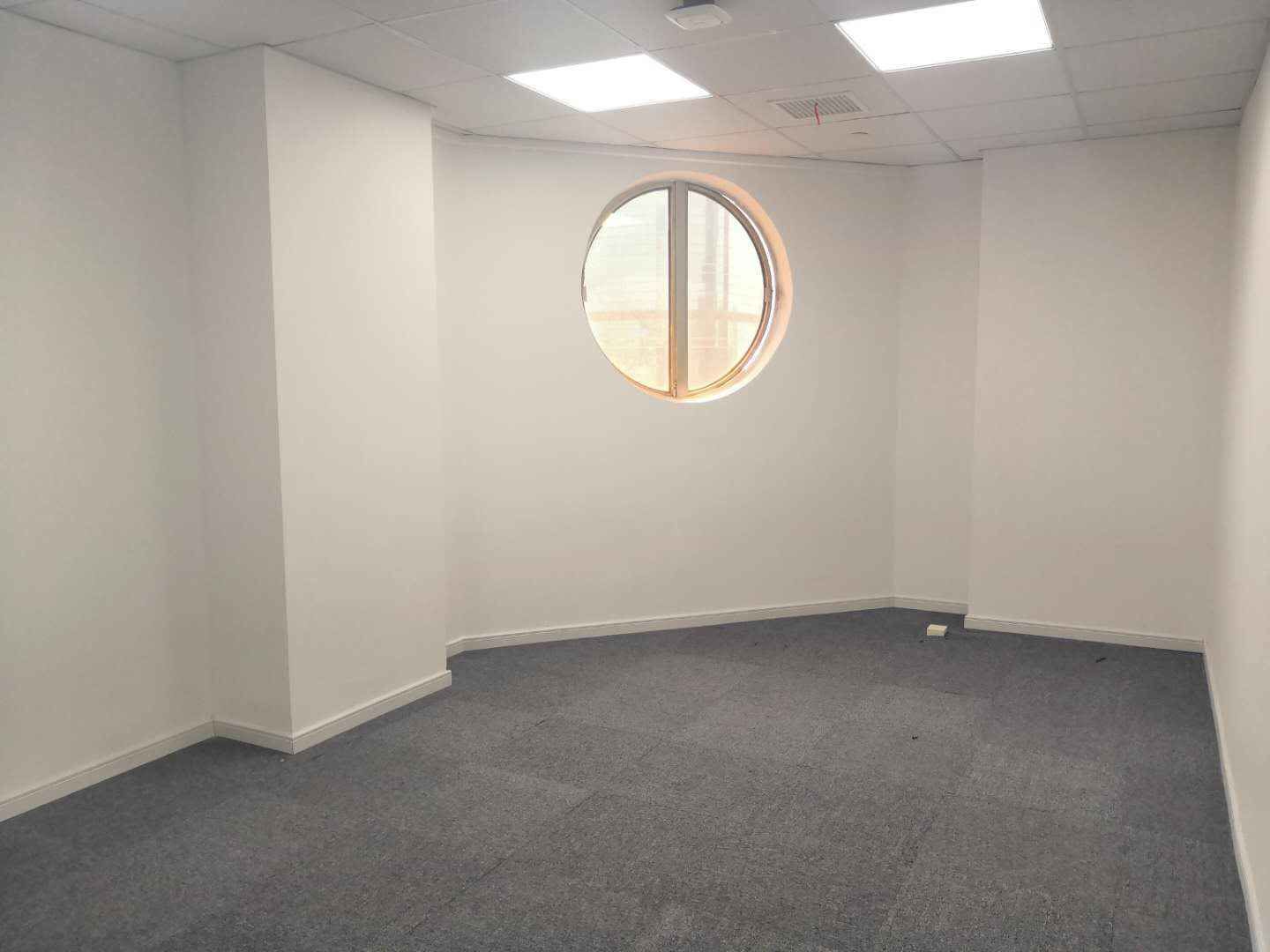 淮海金融大楼淮海中路商圈，近地铁小面积，精装修配家具，高区