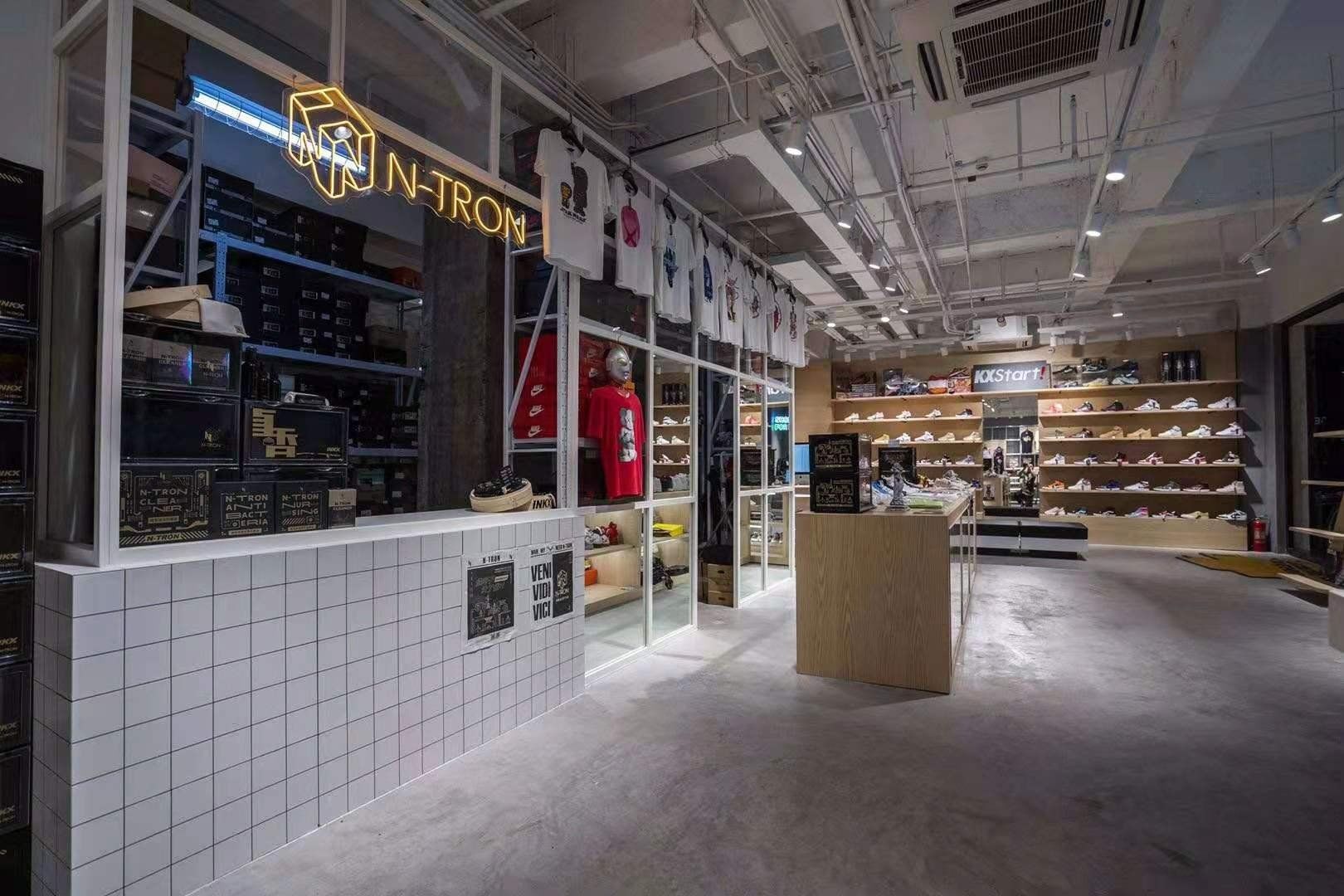 德必外滩WE交通便利，地铁站附近