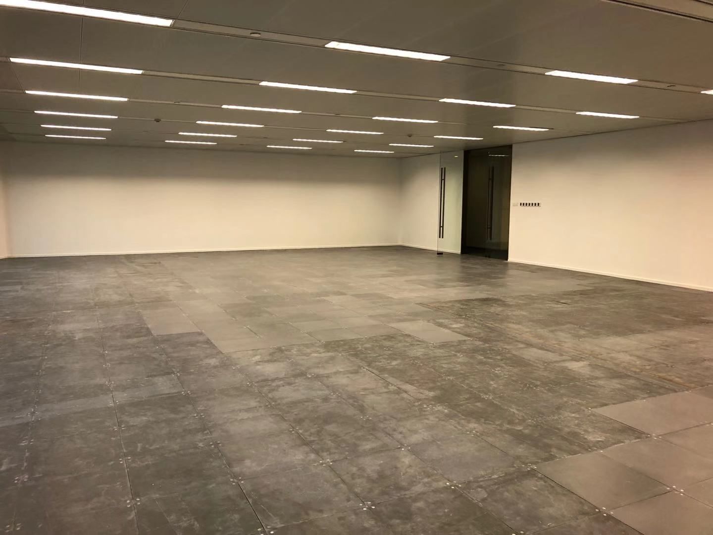 城汇大厦城汇大厦，地铁沿线，新天地商圈，高区视野佳