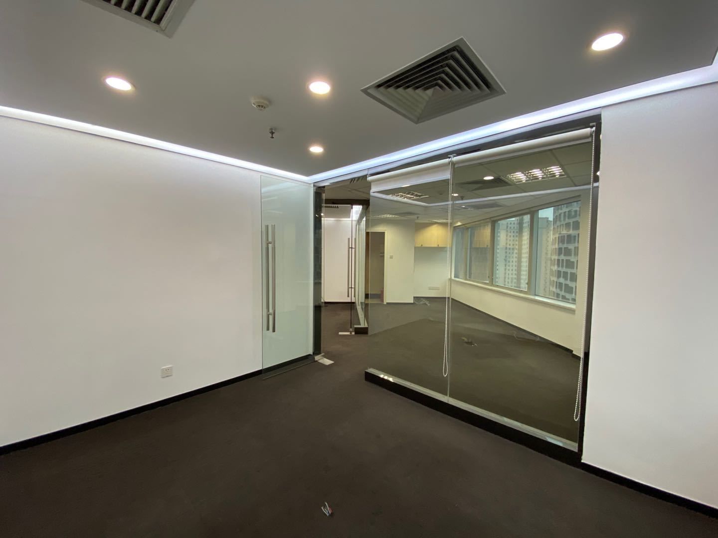 香港广场淮海中路商圈，香港广场91平精装修带家具，视野开阔