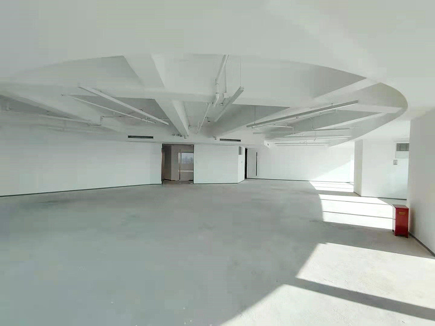 中港汇黄浦日月光CBD，长城金融大厦276，周边商城密集，地铁方便
