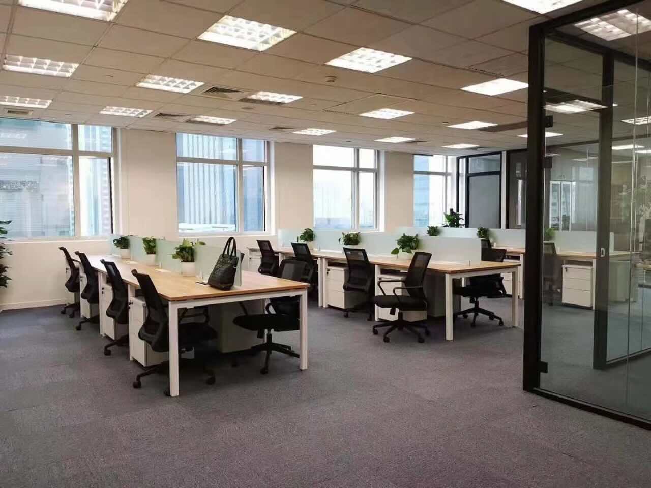 新上海城市广场200平米办公室出租_2.80元/m²/天