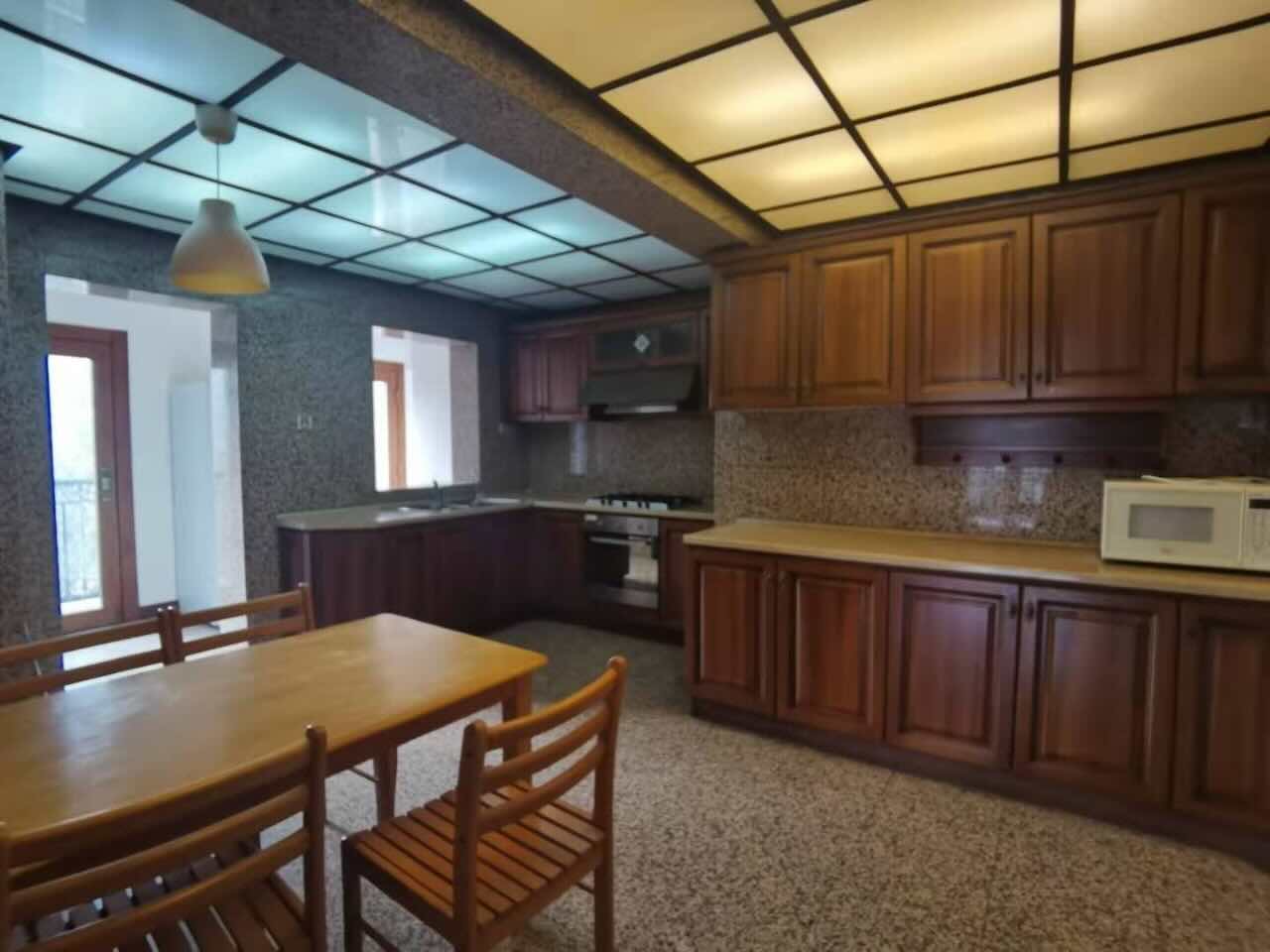卡乐公寓大厦徐汇 卡乐公寓大厦 318平米 简装修