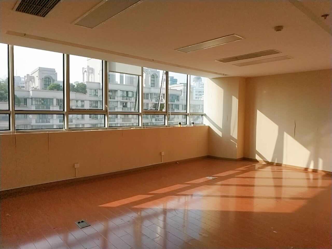 海森国际大厦275平米办公室出租_3.90元/m²/天