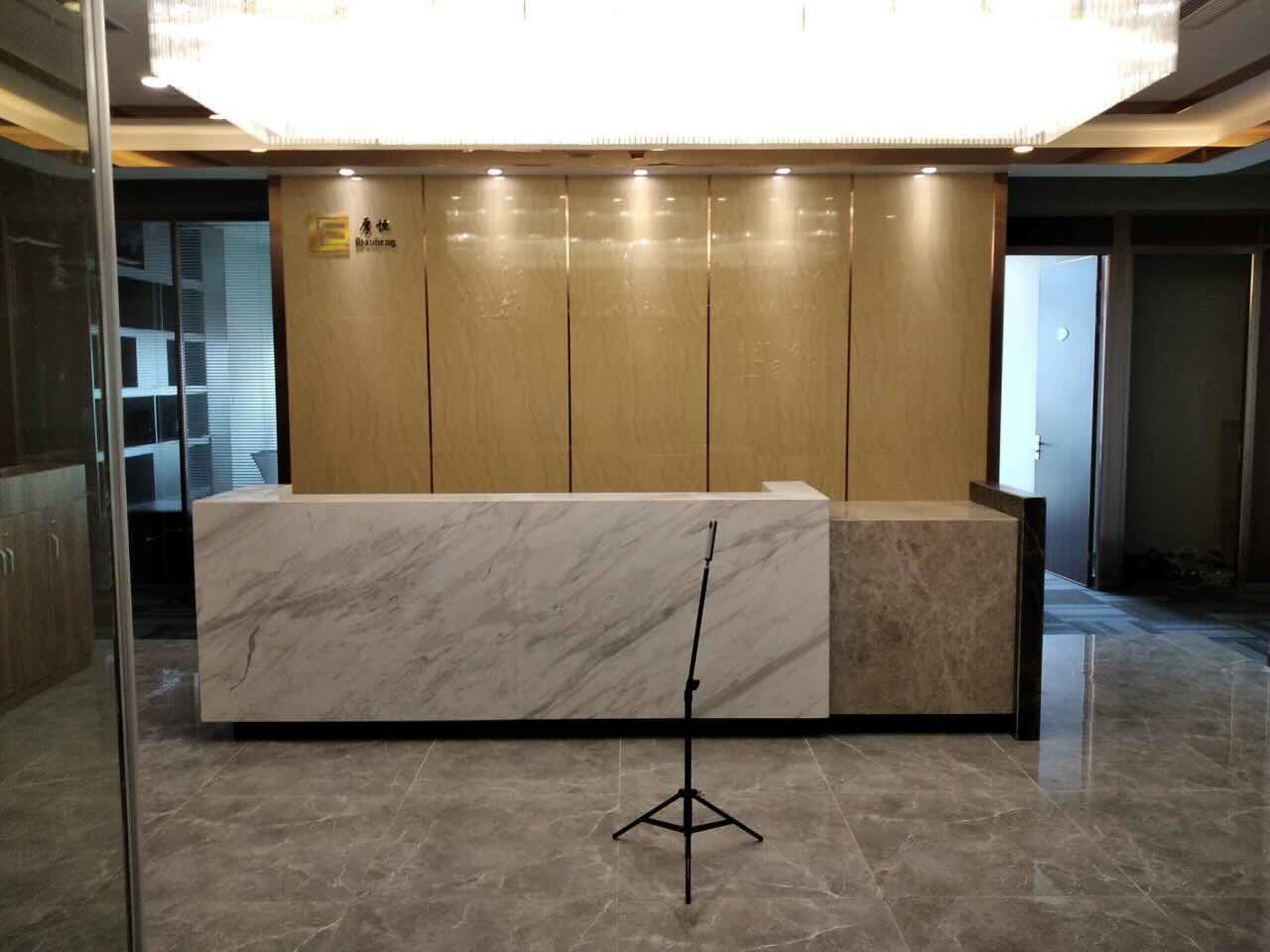 浦江国际金融广场一线江景，精装全配，地铁双轨，出租480平四隔断，可注册