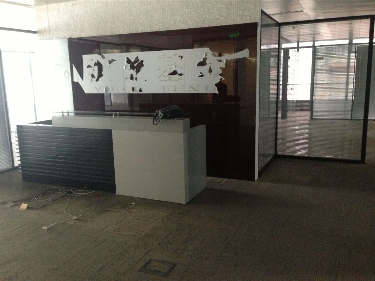 鄂尔多斯国际大厦八佰伴商圈,上海湾,精装修122平米,房型方正,多套可选!