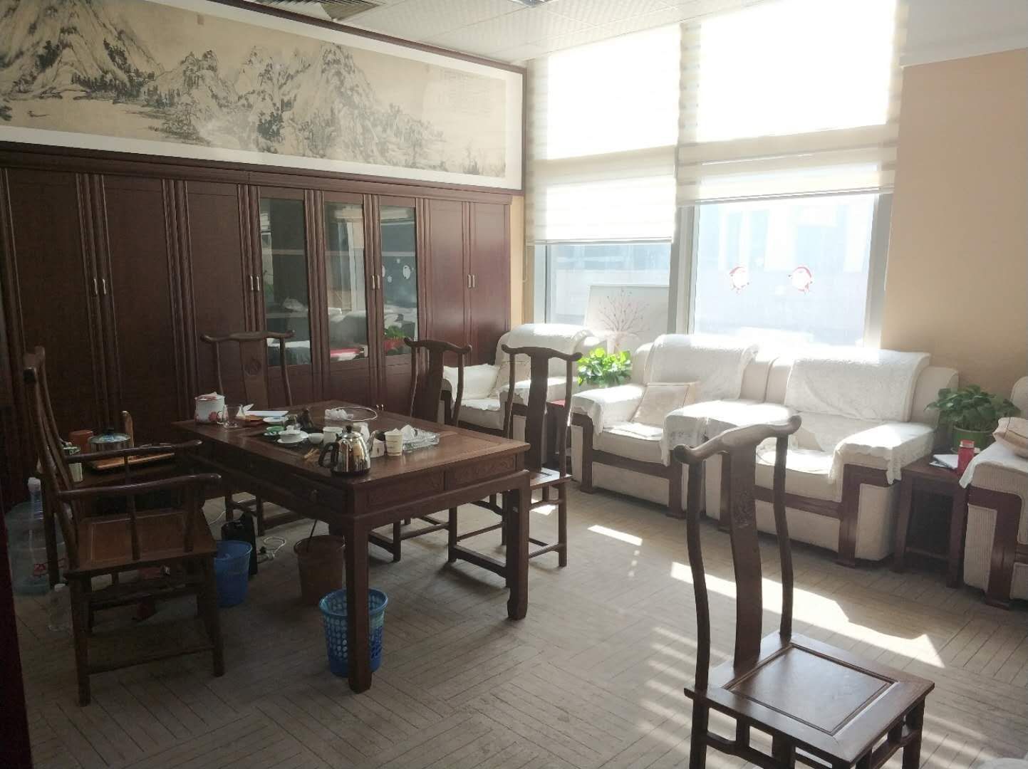 斯米克大厦精装带家具，租约灵活，随申码为绿色可以安排看房