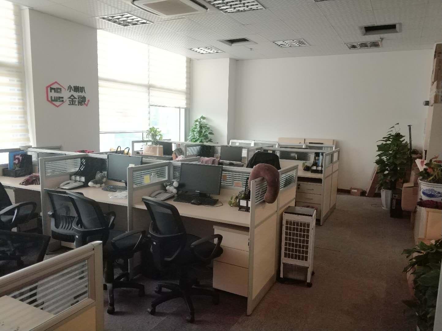 斯米克大厦精装带家具，租约灵活，随申码为绿色可以安排看房