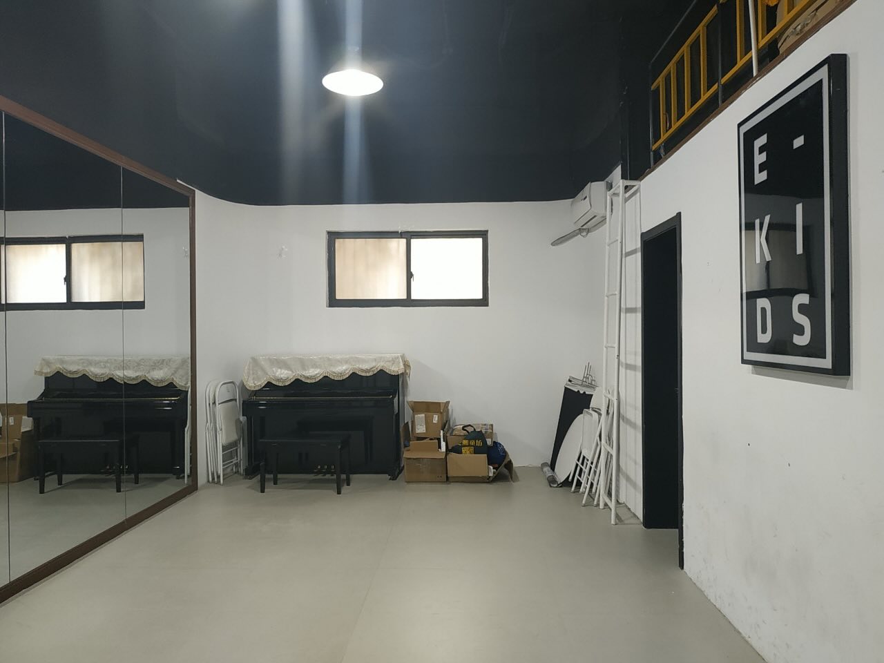 张杨路1657号266平米办公室出租_5.58元/m²/天