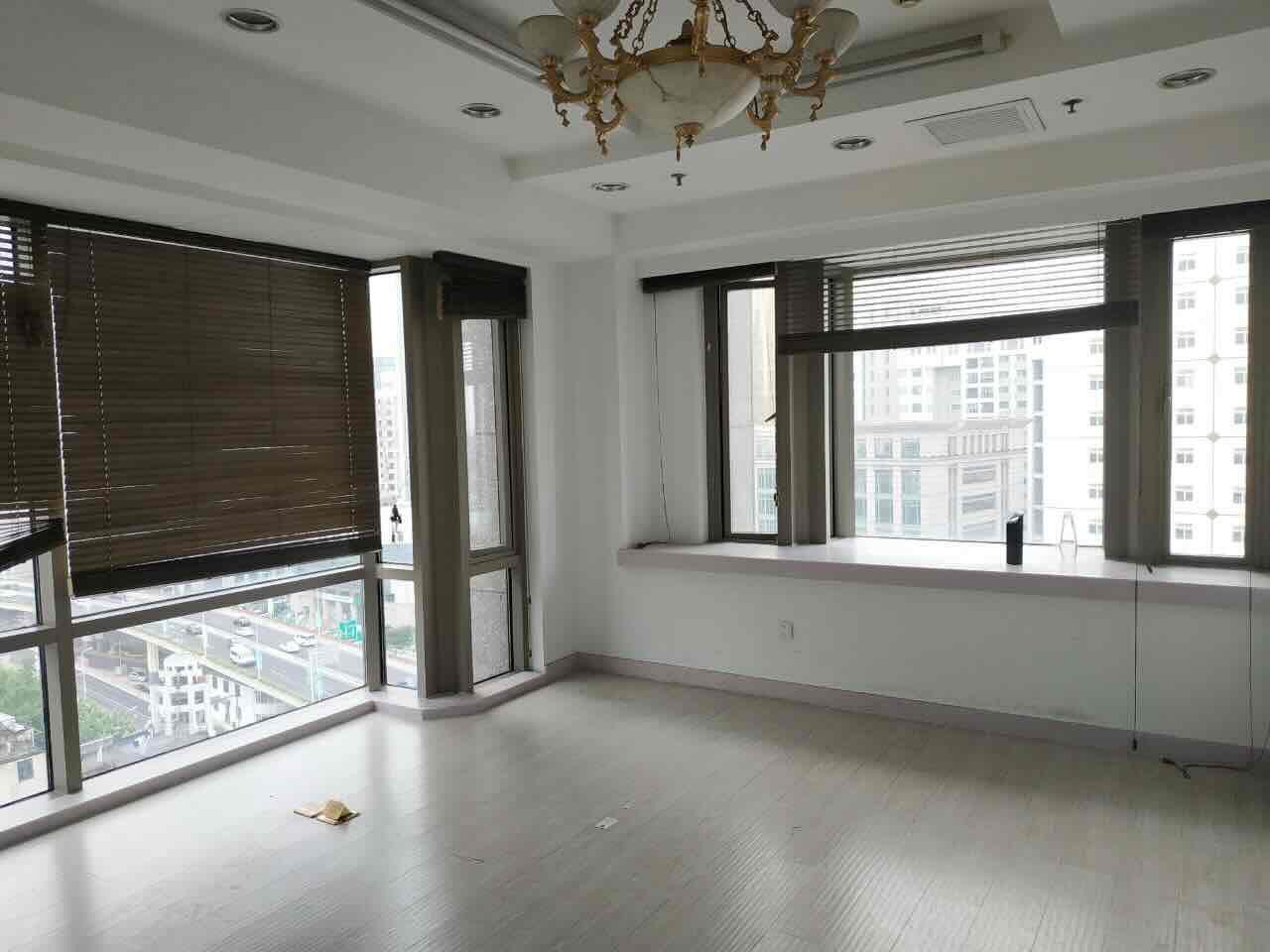 旺角广场外滩旺角广场166平　交通方便　近外滩