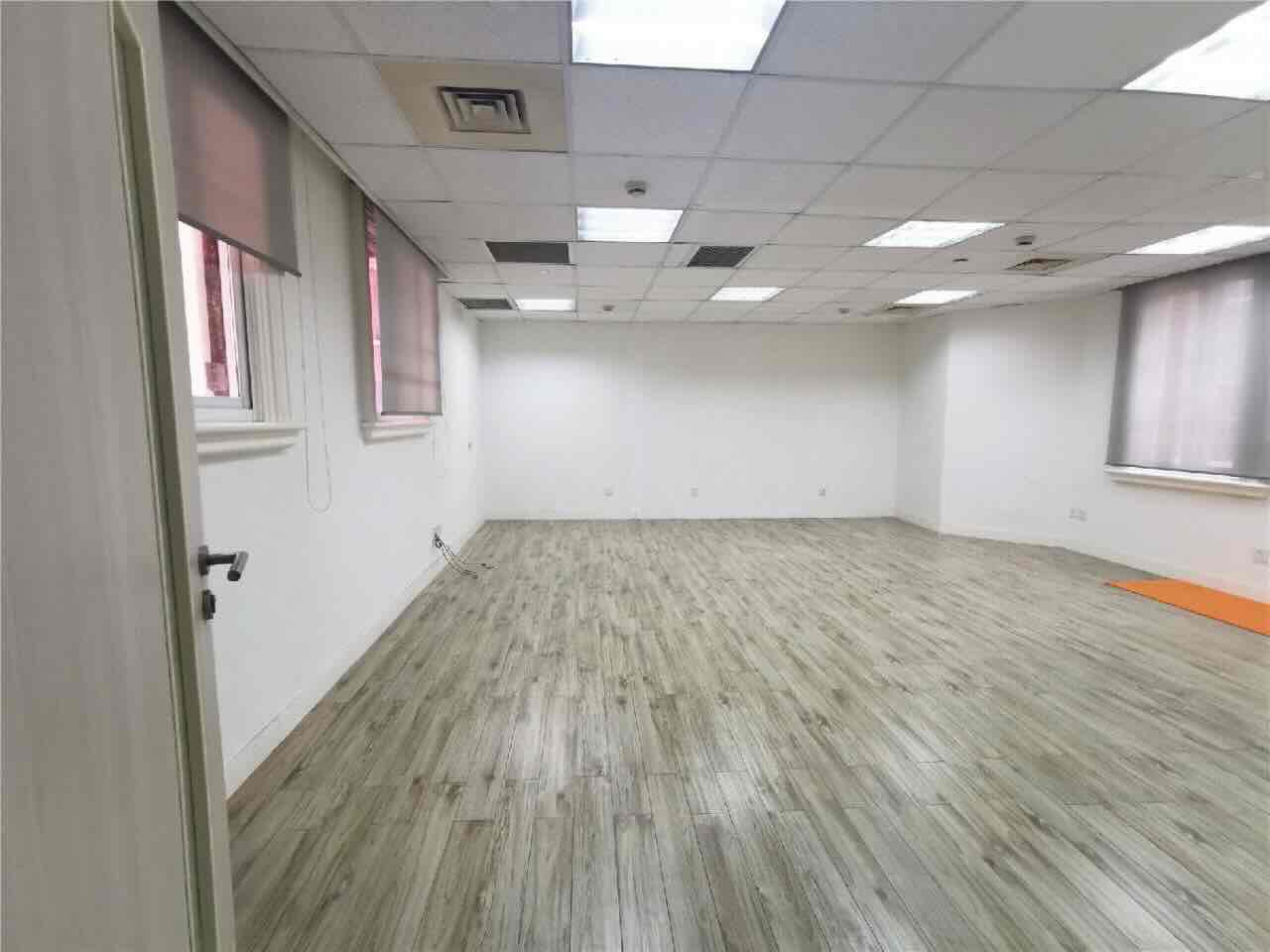 18163平米办公室出租_4.50元/m²/天
