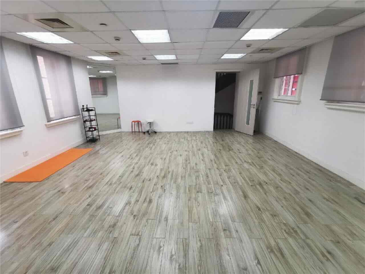 181南京东路地铁站旁，历史保护建筑，独立空调，户型方正