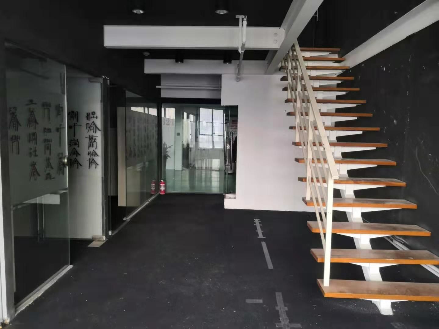 名仕街创意园区148平米办公室出租_3.00元/m²/天