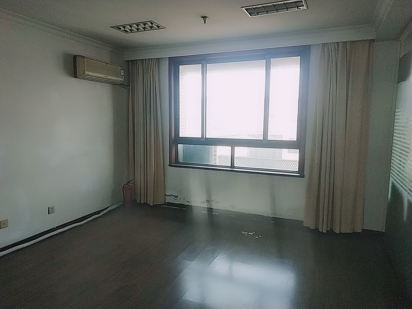 华瑞大厦新静安（闸北） 华瑞大厦 180平米 简装修