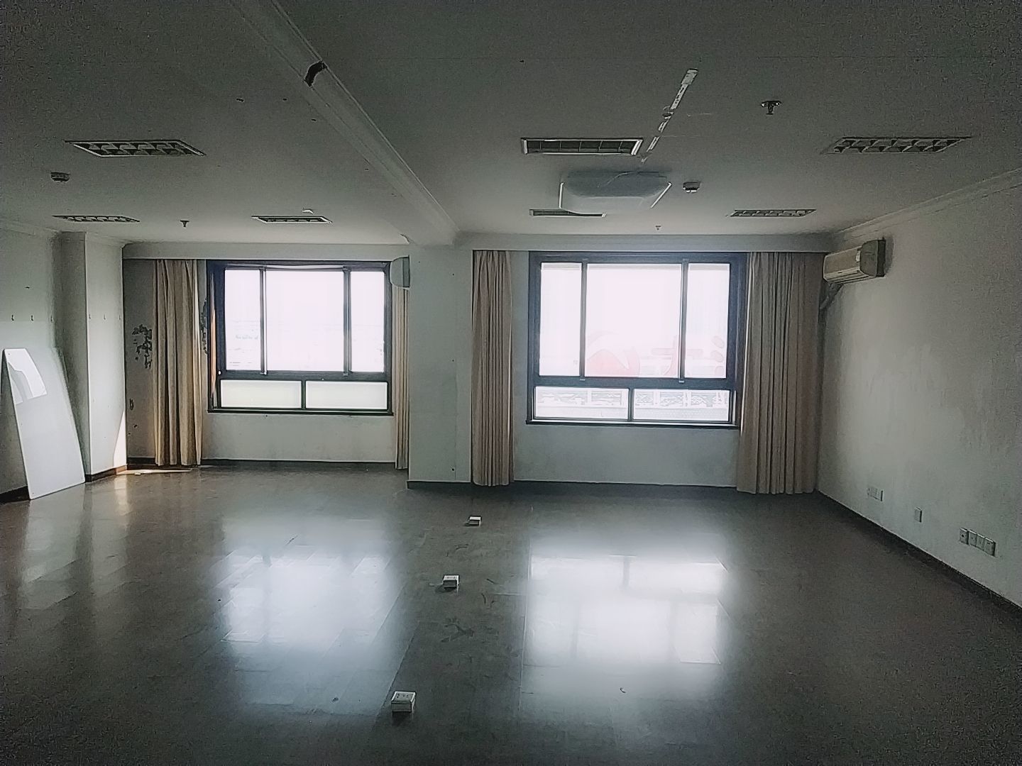 华瑞大厦180平米办公室出租_2.30元/m²/天